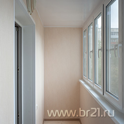 Остекление балкона с отделкой стен панелями ПВХ