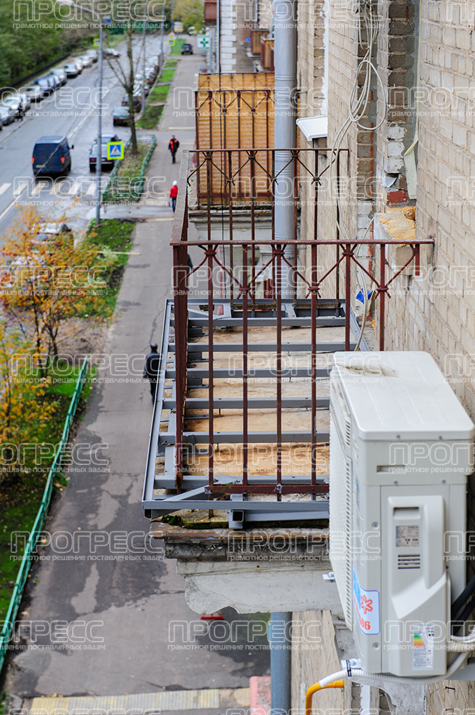 Остекление балконов с выносом, изготовление каркаса выноса на балконе.