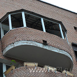 Крыша на балкон - ломаная крыша (вид с улицы)